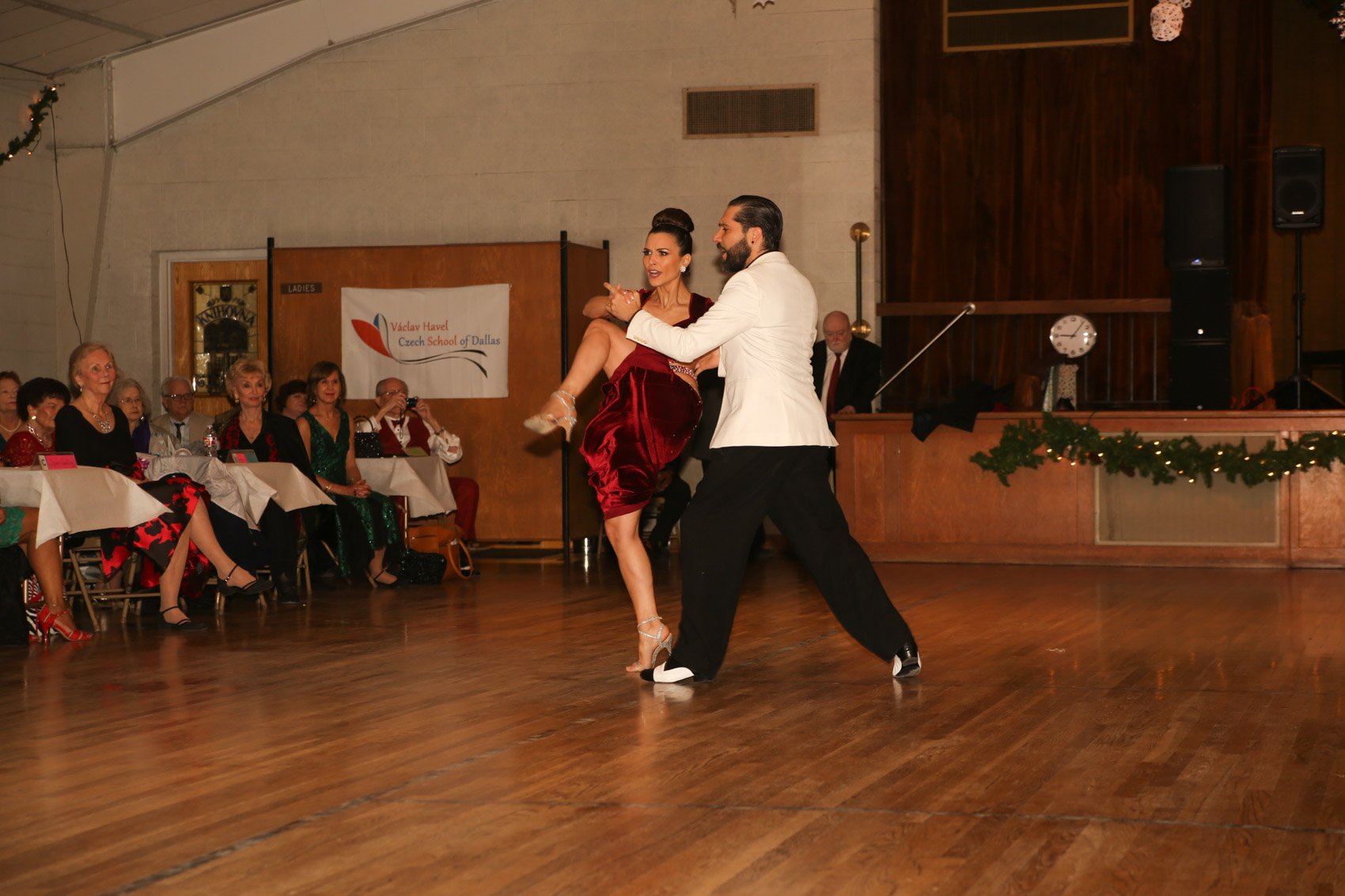 tango122119029.jpg